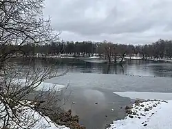 Белое озеро зимой