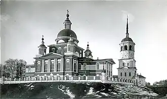 Богоявленский собор (1872) и Казанская церковь с колокольней (1764)