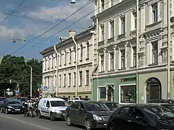 Доходный дом И. Ф. Бурмейстера (слева)