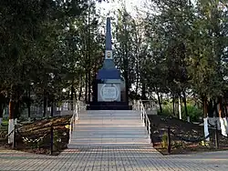 Братская могила советских воинов и партизан, ул. Шоссейная