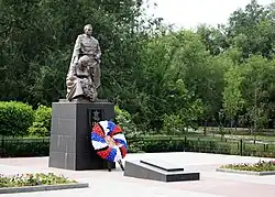 Братская могила на улице Главной.