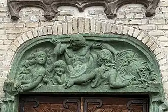 Барельеф фронтона