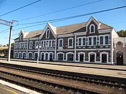 Вокзал станции со стороны перрона