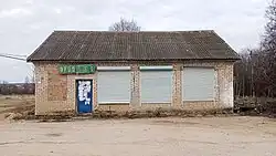 Здание закрытого продуктового магазина