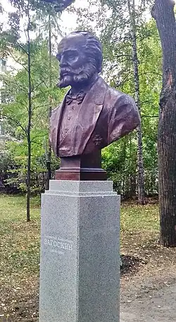 Памятник Л. А. Загоскину