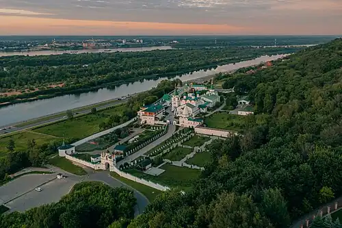 Вид на канал и Печёрский мужской монастырь