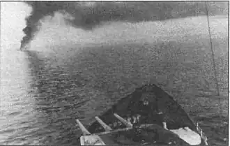 Вид с линкора «Шарнхорст» на горящий авианосец «Глориес»