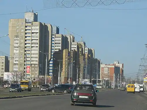 Вид с проспекта Тракторостроителей(«башни»-дома № 28, 22, 18 и 16)