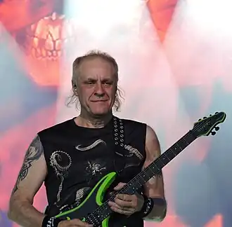 Владимир Холстинин во время концерта тура «Гость из царства теней. Финальный аккорд» 2 декабря 2023 года в Санкт-Петербурге