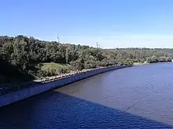 Воробьёвская набережная с Лужнецкого моста