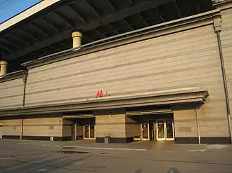 Вход на станцию со стороны «Лужников».28 июня 2013 года