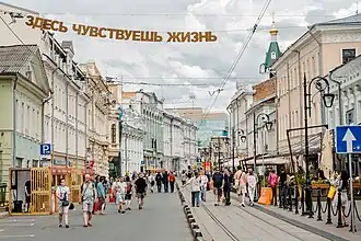 Во время фестиваля «Гастрономическая Рождественская» улица Рождественская становится пешеходной