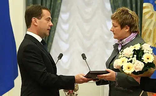 Вручение вдове Марине Чернышёвой«Золотой Звезды» Героя России, 6 мая 2010 года.