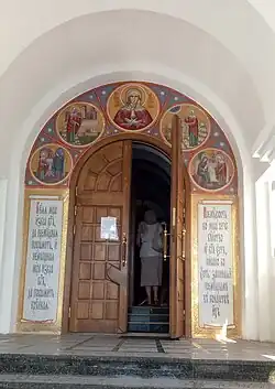 Вход в храм Ксении Петербургской