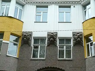 Львиные головы на доме Пиетинена