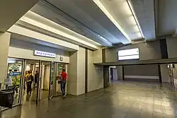 Вход на станцию из подземного перехода