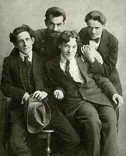 Художественная студия «Свободная мастерская». Одесса, 1916 год. Слева направо: В. М. Мидлер, Н. З. Юхневич, А. М. Нюренберг, И. Е. Малик