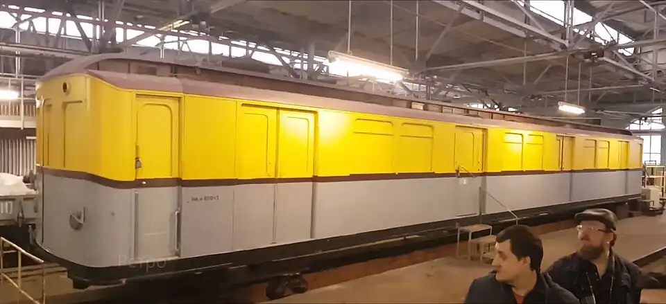 Вагон типа В-4 в здании в депо, 2016 год