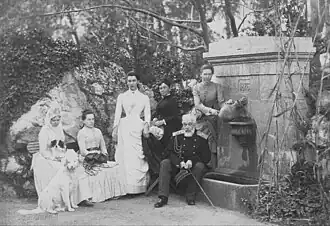 Семья Д.Милютина в имении у фонтана.