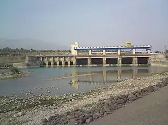 Южная часть плотины гидроузла