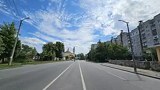 участок между улицами Киевская и Гоголя: слева усадебная застройка и Костёл Сошествия Святого Духа, справа многоэтажный жилой квартал