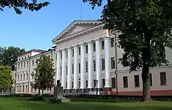 Здание Академии