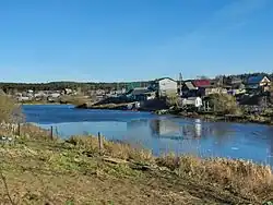 Пруд в селе Горный Щит, куда впадают ручьи Тёплый и Студёный