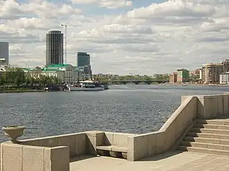 Набережная Городского пруда (фрагмент)