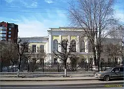 Советская ул., 83. В 1880-е годы — здание Сызранского уездного земского собрания. В настоящее время Детская художественная школа