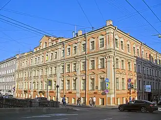 Вид с угла на оба фасада