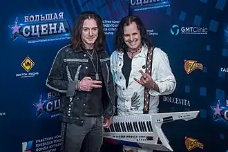 Андрей Храмов (слева)