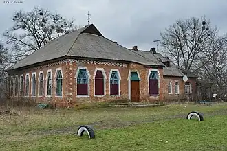 Старинное здание земской школы