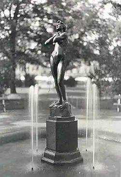 Фонтанная статуя