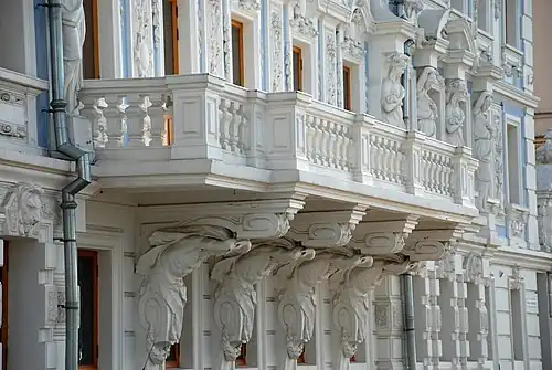 Парадный балкон