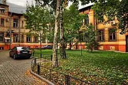 Сад во внутреннем дворе