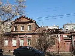 Дом с мезонином