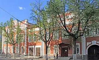 Фасад корпуса роддома по Варварской улице.