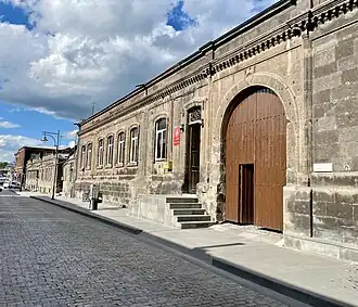 Дом, в котором состоялось подписание договора (ул. Горганян, 97). Сегодня в нём находится представительство Дашнакцутюн