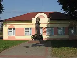 Бюст В. И. Ленину