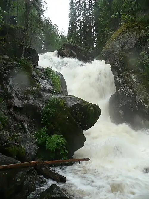 Нижние водопады
