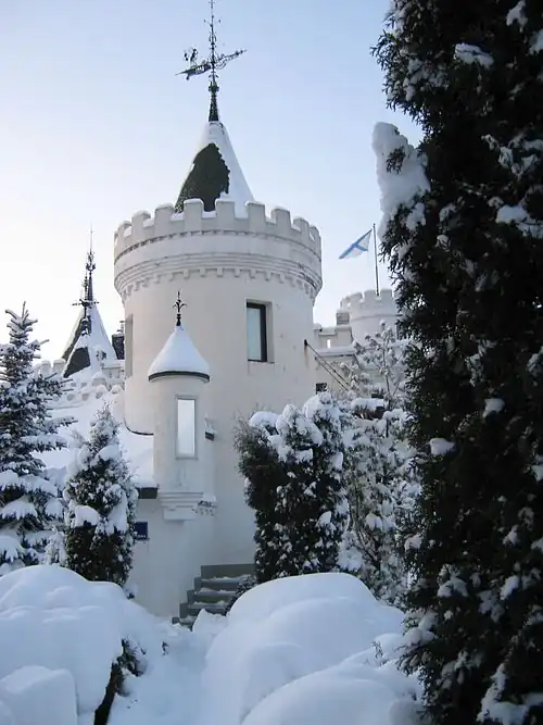 Александровская, «Замок Белого Слона»