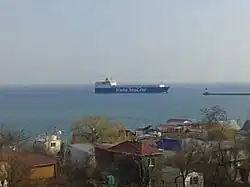 Морские суда у Черноморского торгового порта