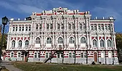 Юго-западный фасад, выходящий на улицу Ендовищенскую