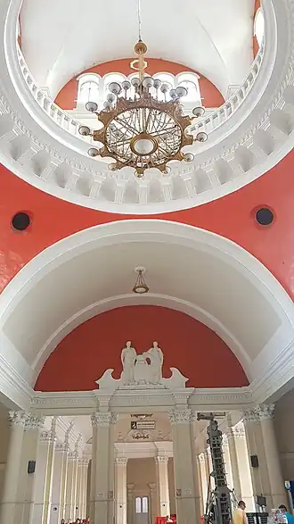 внутри здания: северное крыло