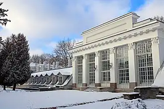 Основной павильон и галерея к боковому павильону