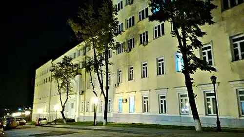 Здание ночью