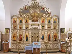 Внутреннее убранство храма: иконостас
