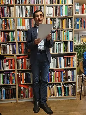 Ильдар Харисов на презентации сборника немецких русскоязычных писателей «Берлин без маски» 25 сентября 2024 года в магазине Babel Books Berlin