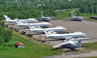 Общая стоянка самолётов на аэродроме Чкаловский