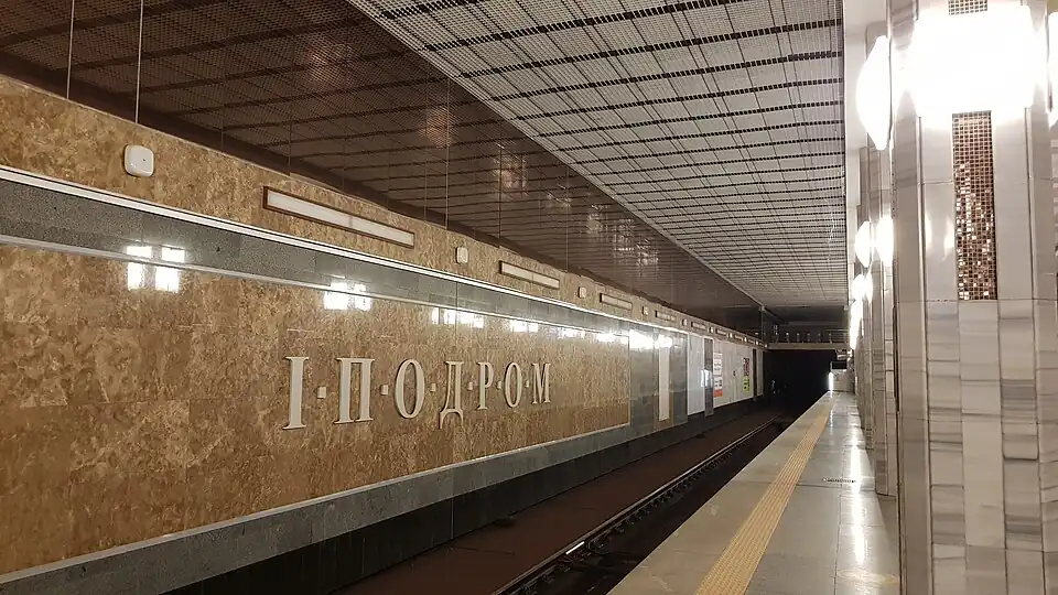 путевая стена в направлении станции Теремки